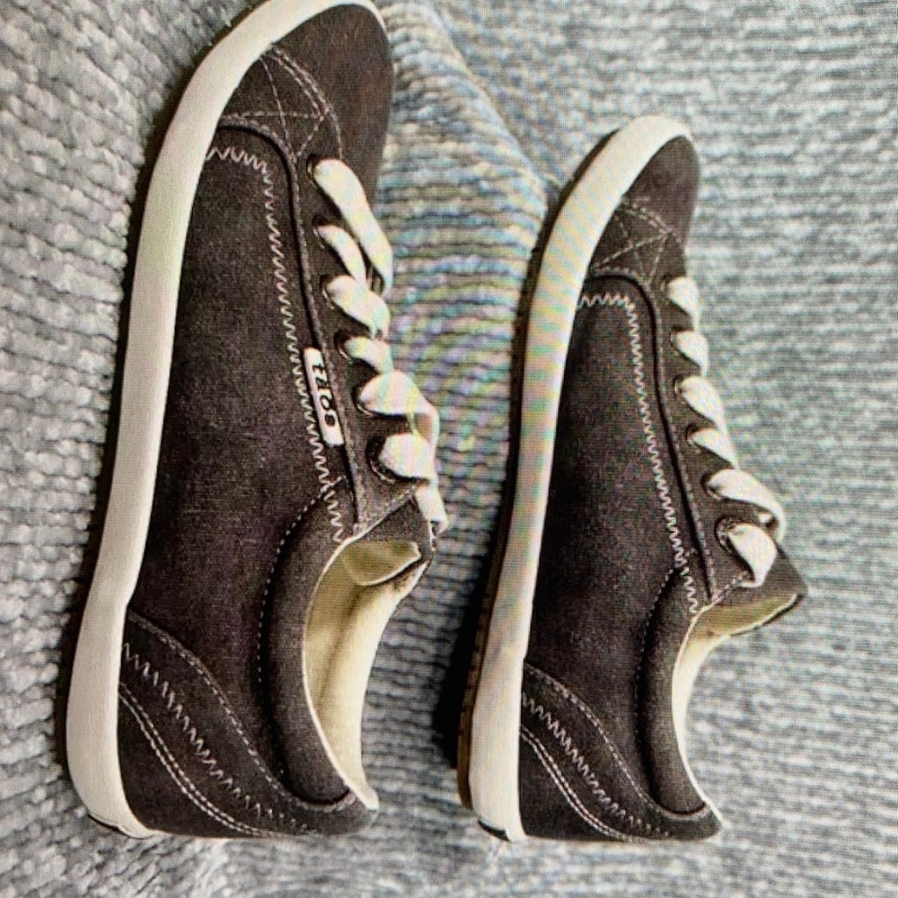 Taos Star canvas chocolate washed sneakers size 5.5